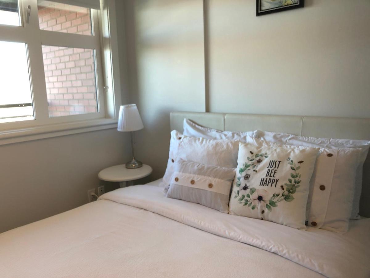 Amicable, Cozy, High Speed Internet, Sleeps 2 Riverview Downtown Apartment Calgary Luaran gambar